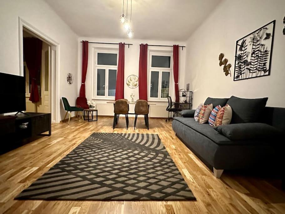 Klimatisierter Wiener Altbauflair Im Zentrum Wiens Wiedeń