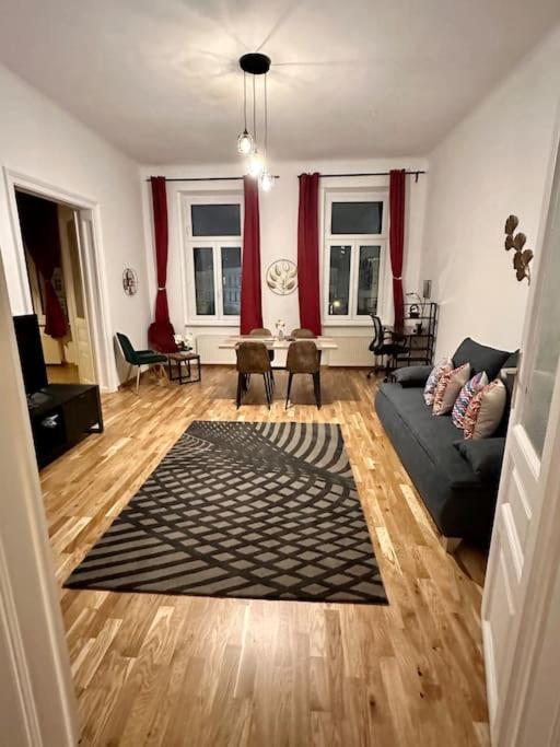 Klimatisierter Wiener Altbauflair Im Zentrum Wiens Apartament