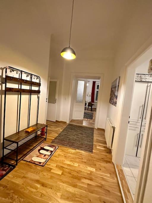 Klimatisierter Wiener Altbauflair Im Zentrum Wiens